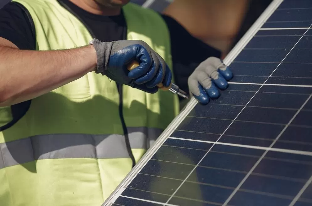 Rozdíl mezi instalací svépomocí a profesionální montáží